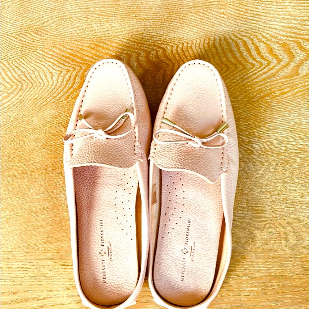 Mercanti Fiorentini Pink Leather Flat Mules (driving style). Bows